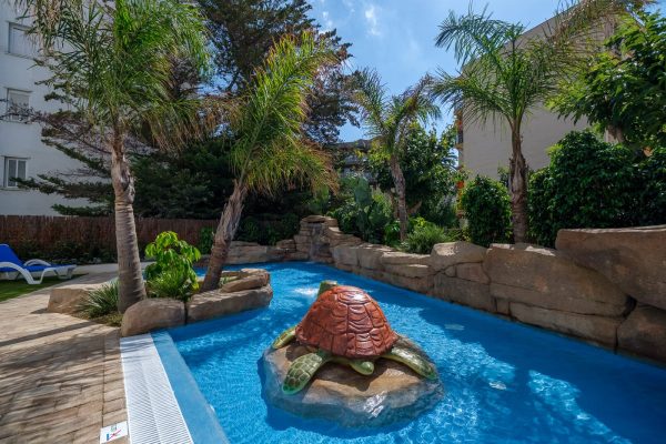 Piscina infantil apartamentos en Salou