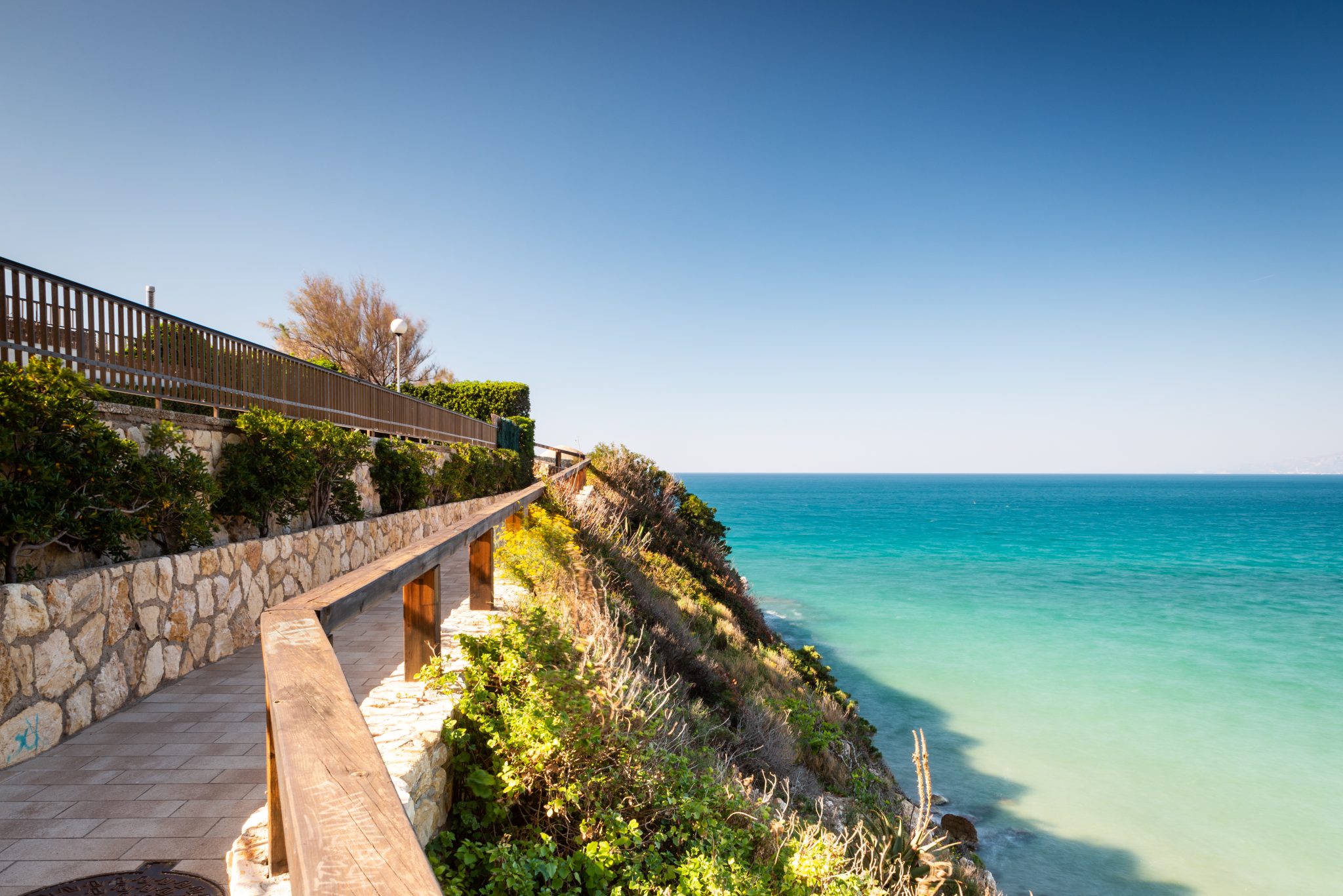 Descubre el camino de ronda desde los apartamentos Áncora en Salou