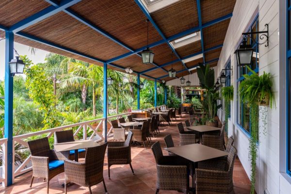 Disfruta de desayuno bufet en camping cercano a apartamentos en Salou